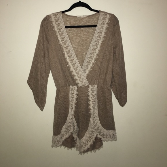 gray/green lace 1/2 sleeve romper - Picture 1 of 2