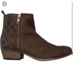 Steve Madden nyrvana booties