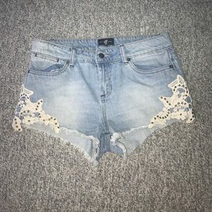 WOMENS MEDIUM DENIM SHORTS