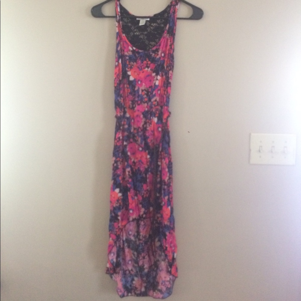 Floral high-low dress with brown belt!