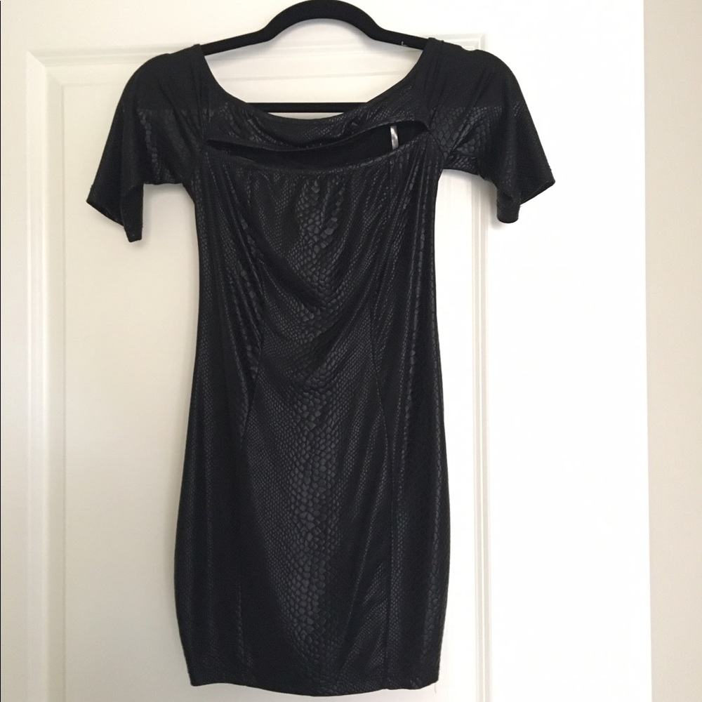 Black faux snakeskin bodycon low back dress