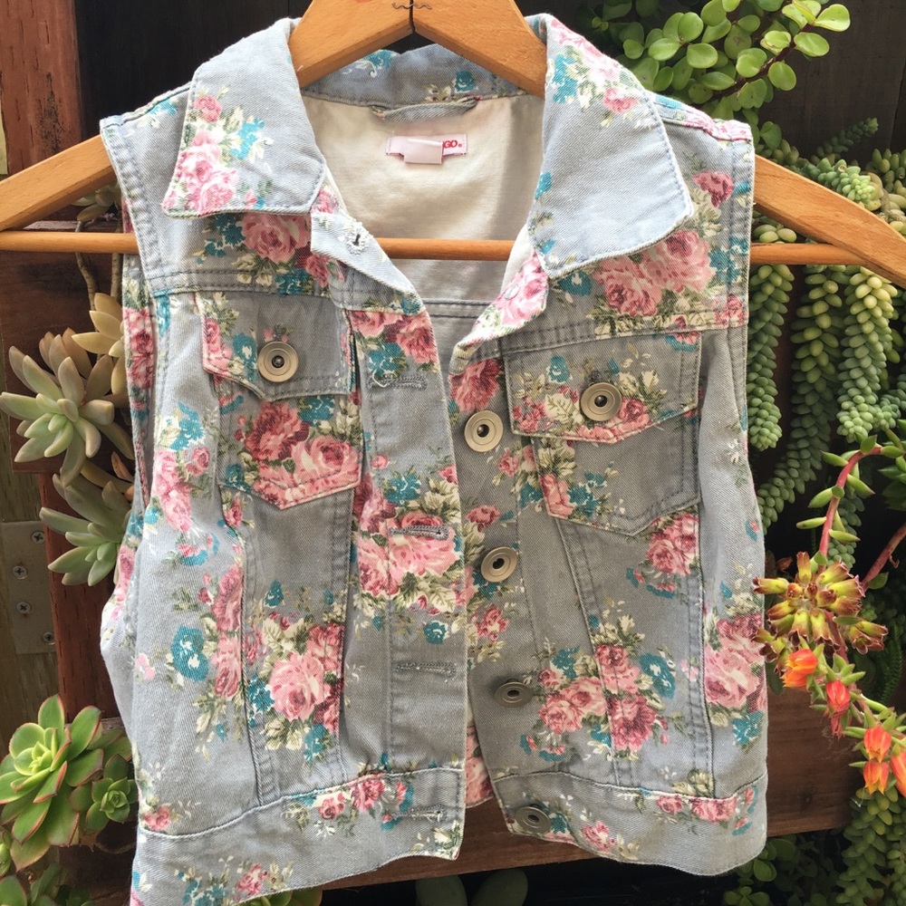 Floral Cropped Vest