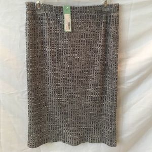 Pencil skirt with some stretch.💋