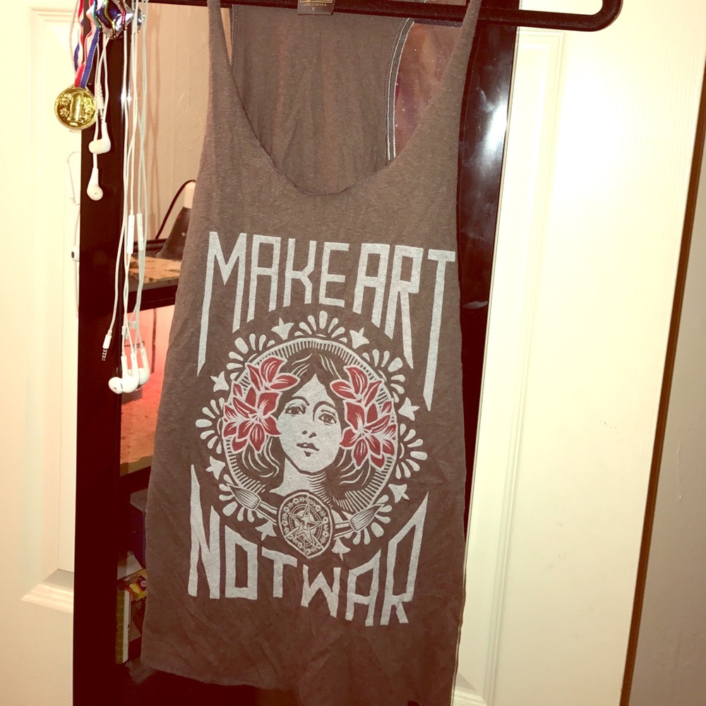 Make art Not War Obey tank
