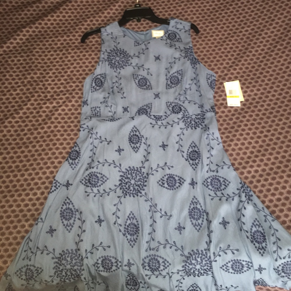NEVER WORN TAGS ATILL ON unique dress!