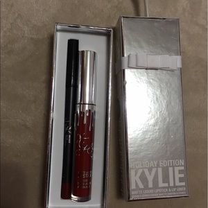 Kylie Holiday Edition Lip Kit in Merry