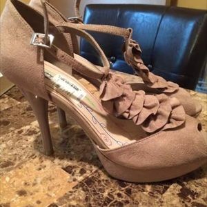 $🆑Olsenboye peep-toe pumps ruffle t-strap
