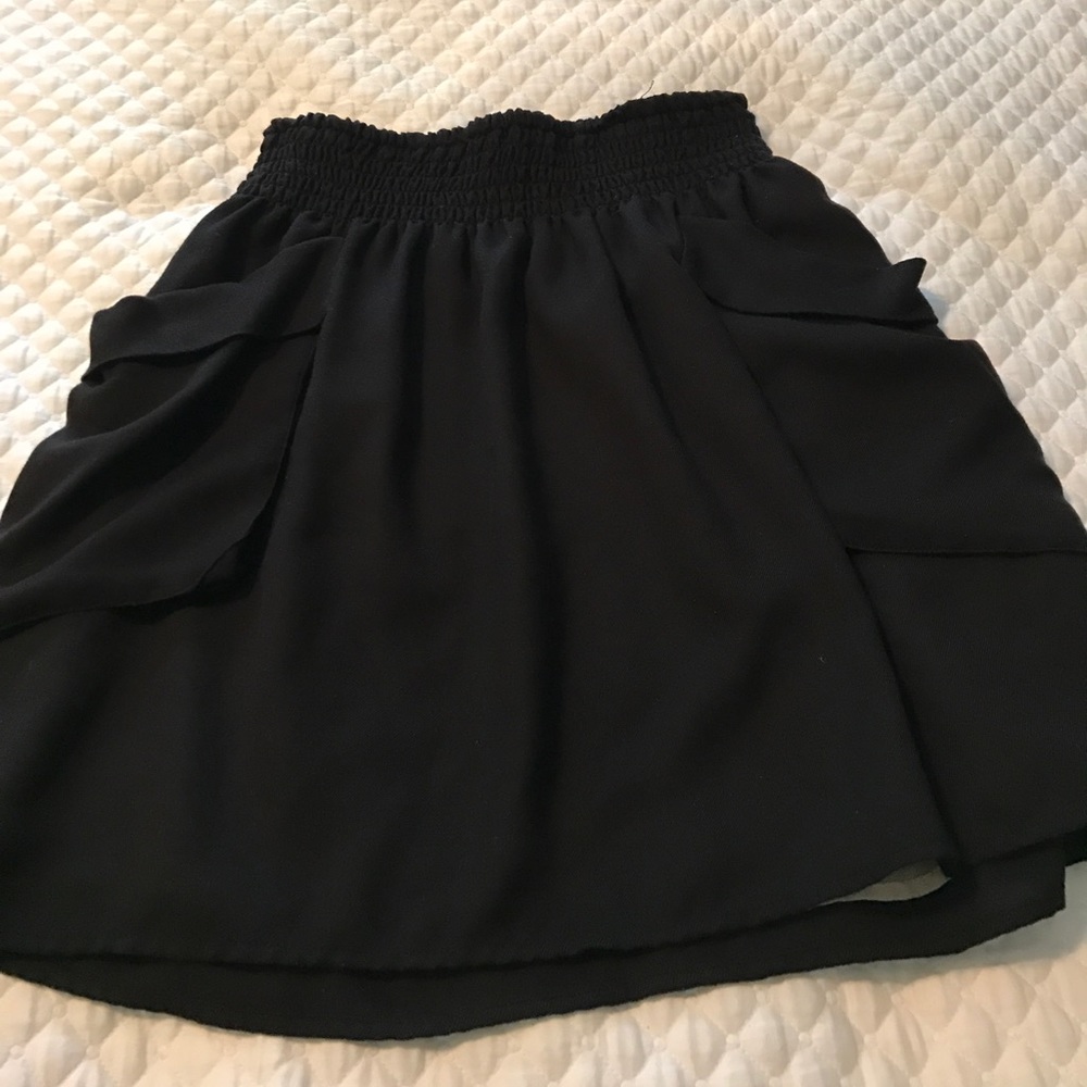 Black skirt w/ pockets