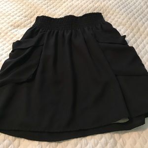 Black skirt w/ pockets