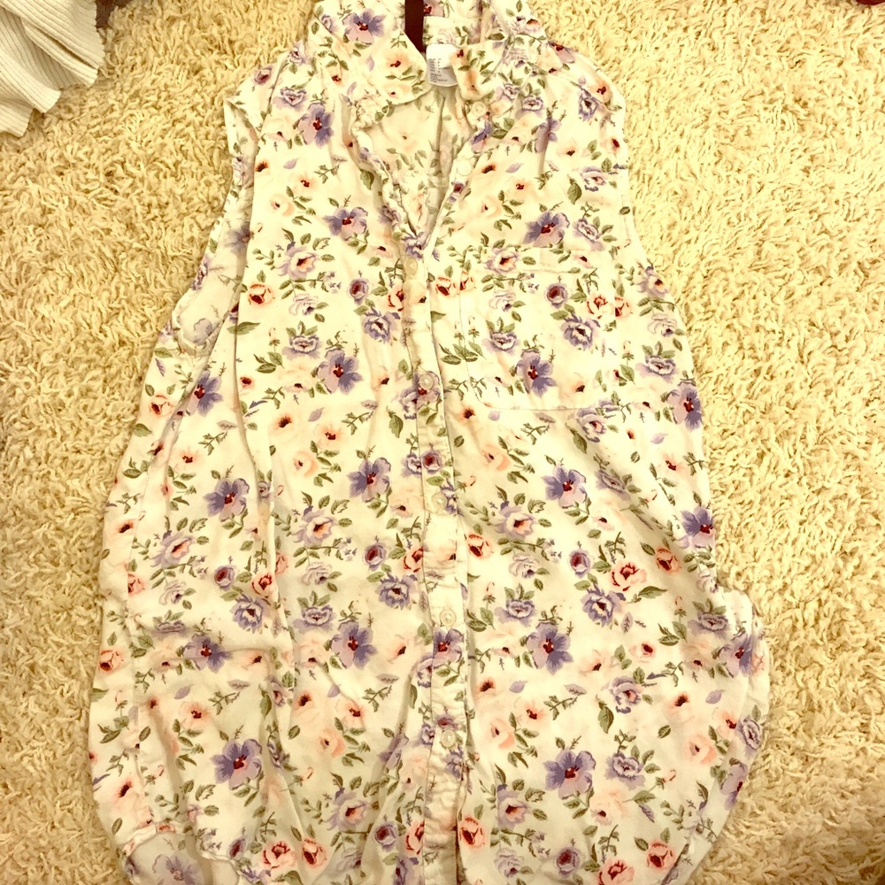 Sleeveless button up