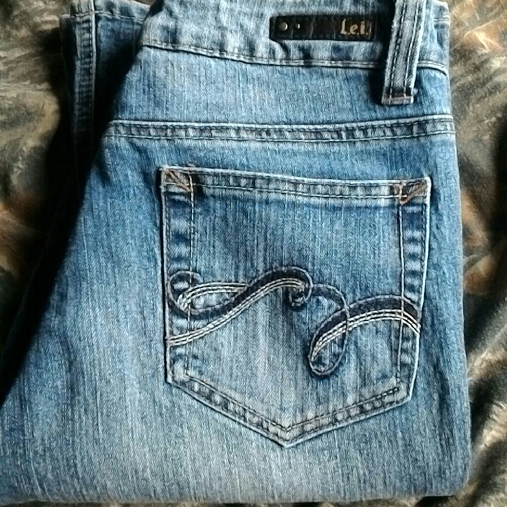 Barley worn L.e.I  Flare blue jeans