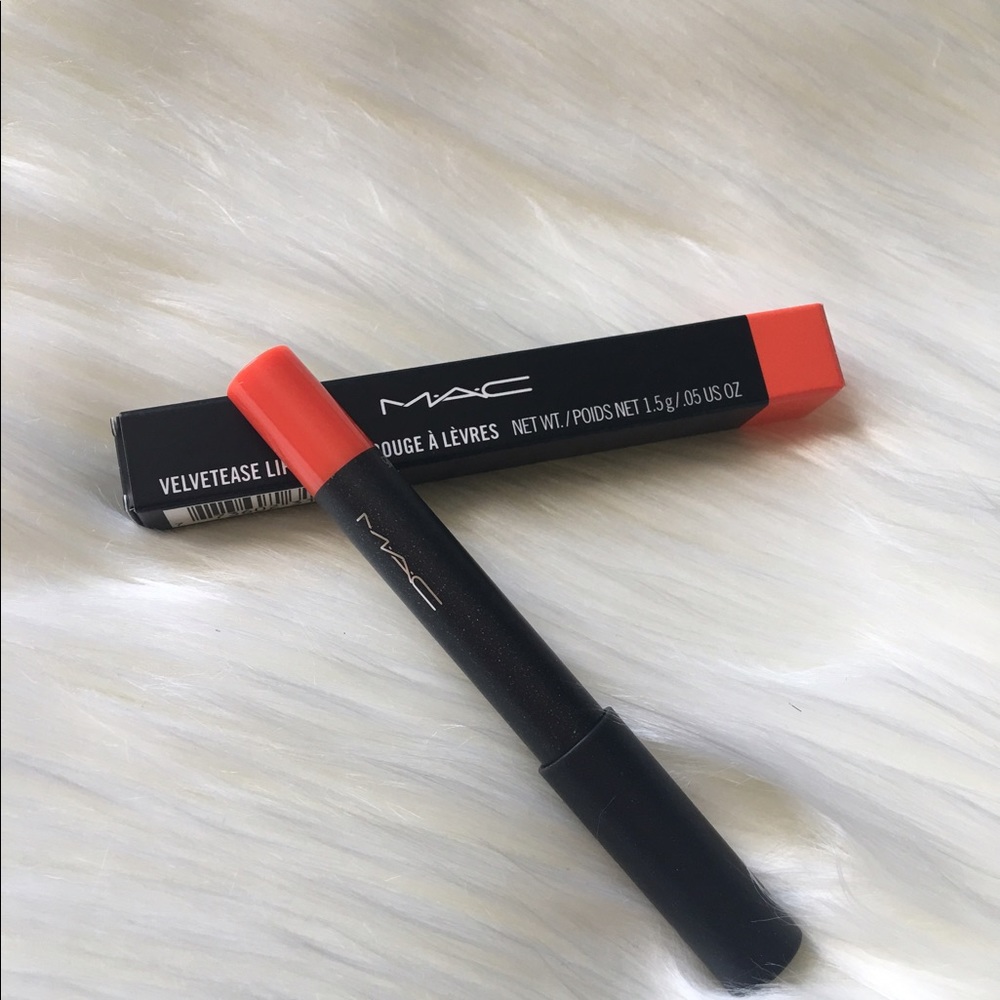 Mac Velvet Ease Lip Pencil