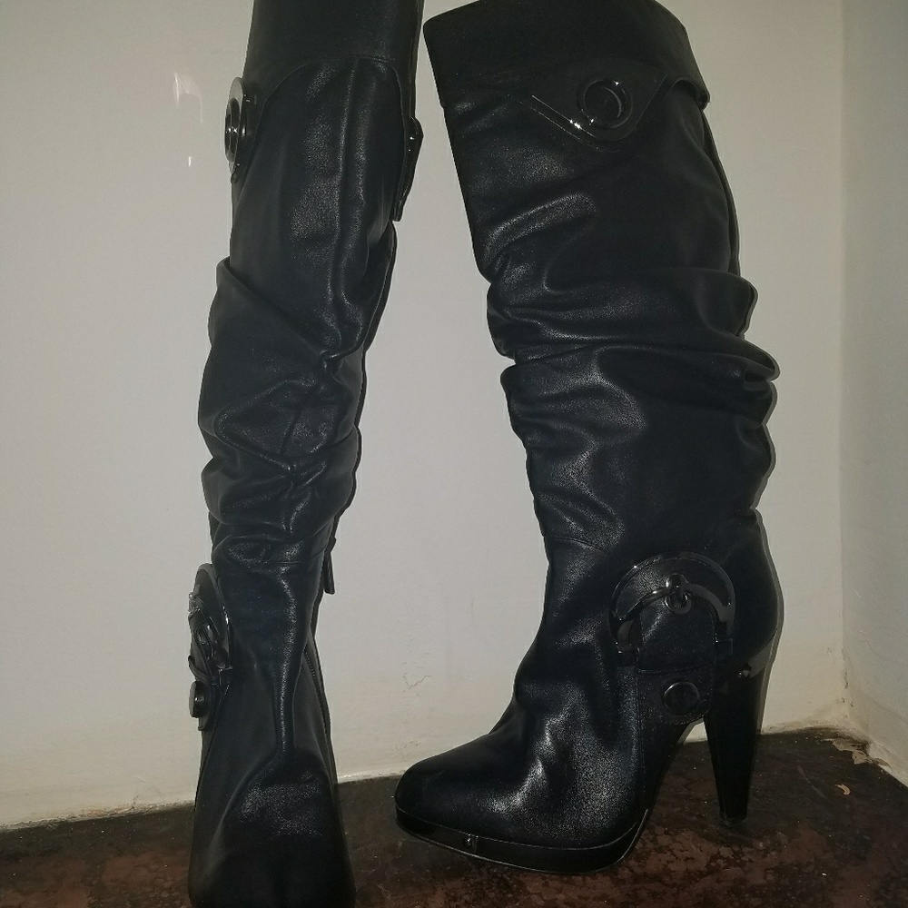 Knee high heel heel boots