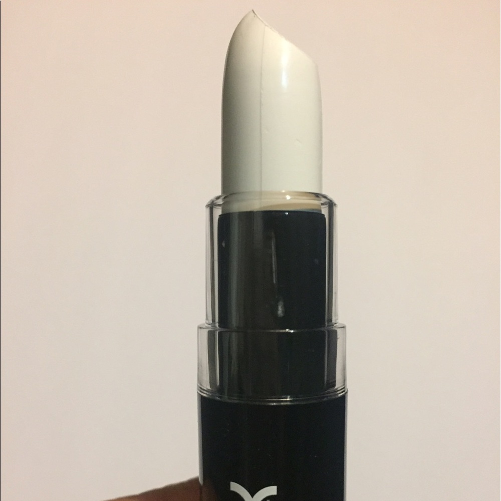 NYX Macaron Lippie "Coconut"