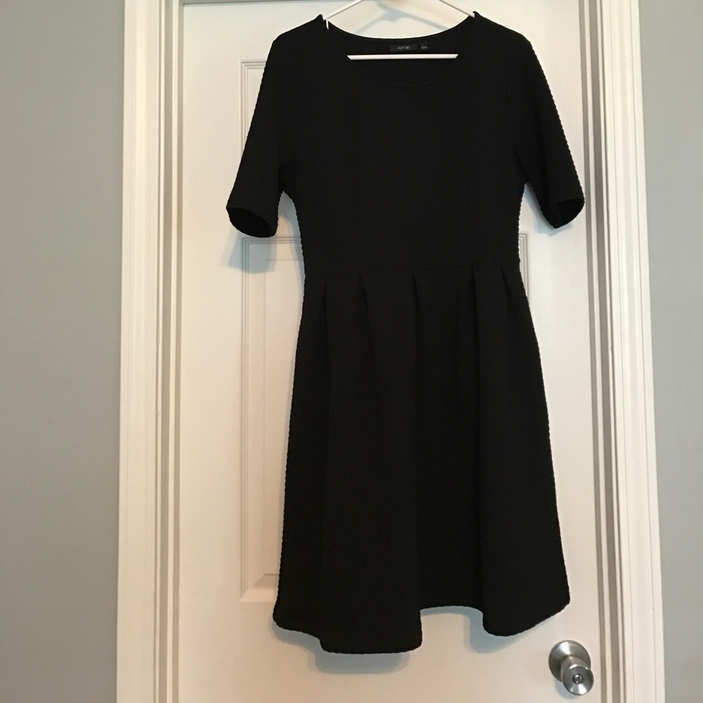 Black dress with pockets
