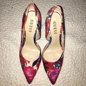 Guess floral pumps