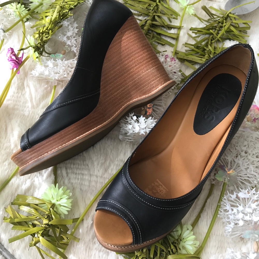 • Michael Kors Wedges •