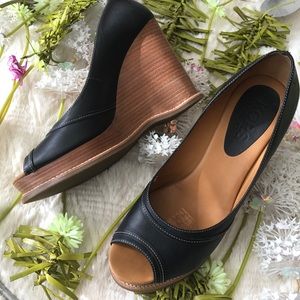 • Michael Kors Wedges •