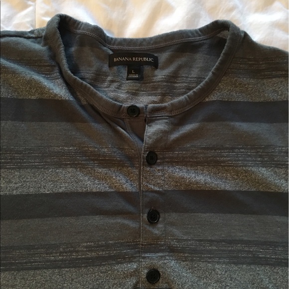 Men's Large Banana Republic Henley. - Picture 3 of 3