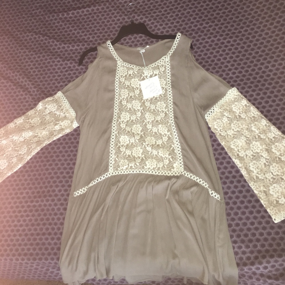 NEVER WORN Flowy and comfortable tunic-like top