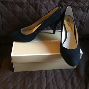 Michael Kors black suede flex pumps
