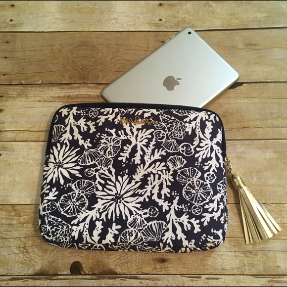 Lilly Pulitzer Accessories - Lilly Pulitzer tech pouch.