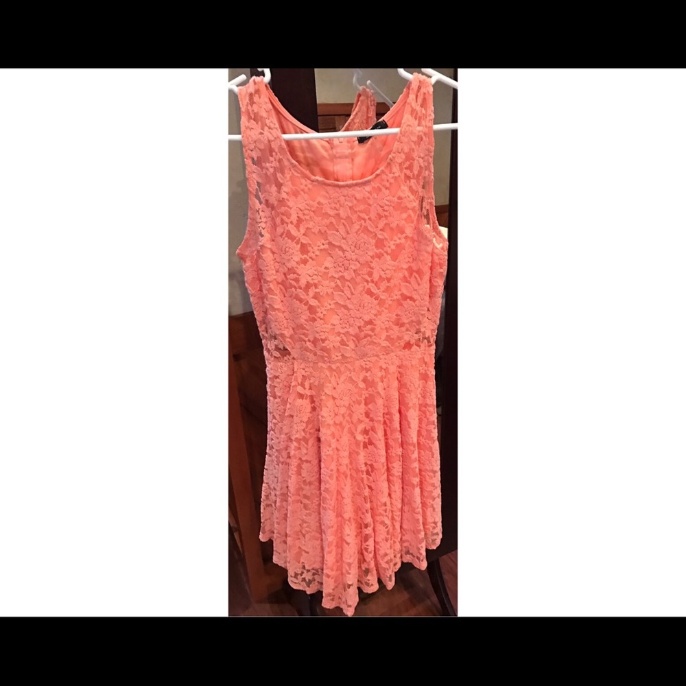 Soprano Coral Lace Dress Sz Medium