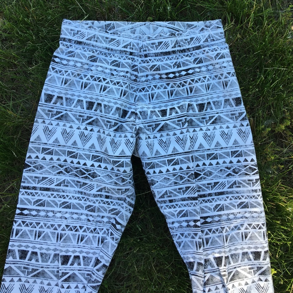 Garage tribal crop leggings