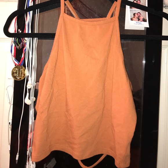 Backless crop top - Picture 2 of 3