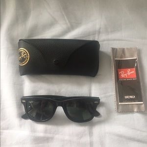 Ray-Ban WAYFARER sunglasses