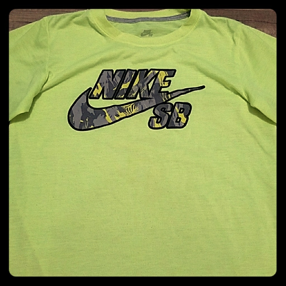 🔵3 for $15🔵 Boys Medium Nike Shirt
