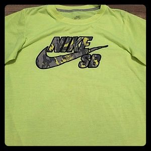 🔵3 for $15🔵 Boys Medium Nike Shirt