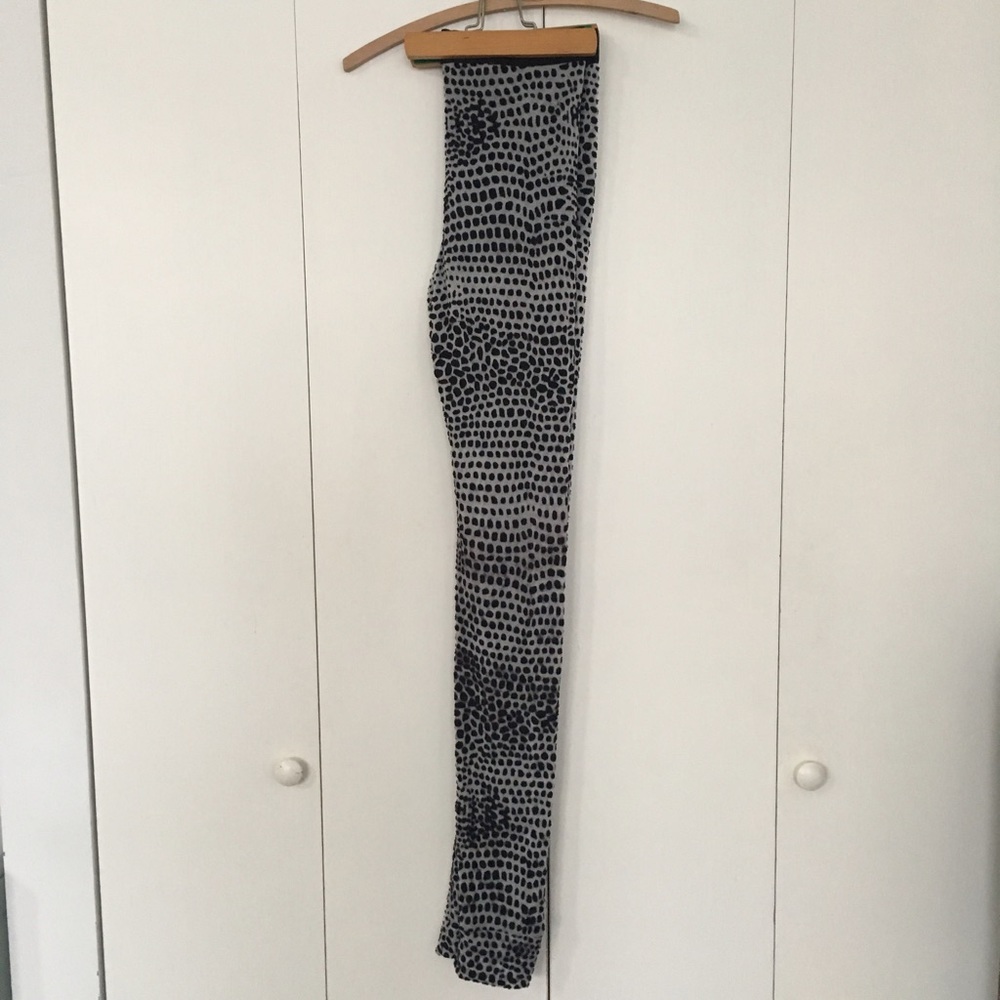 HP Sporty Chic ! Surface to Air Crater Legging - Picture 5 of 10
