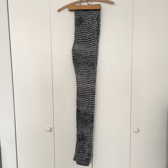 HP Sporty Chic ! Surface to Air Crater Legging - Picture 5 of 10