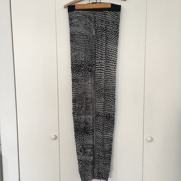 HP Sporty Chic ! Surface to Air Crater Legging - Picture 7 of 10