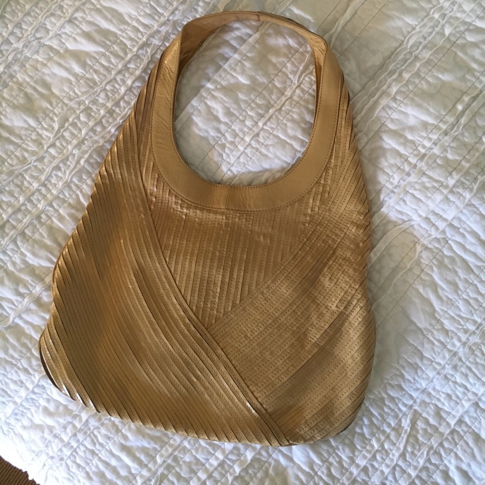 Sondra Roberts Hobo