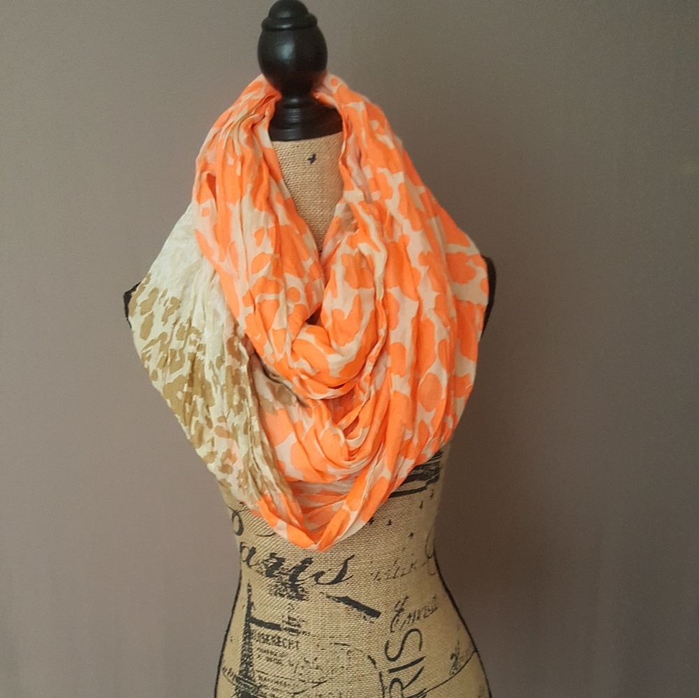 Beautiful Infinity scarf new without tags