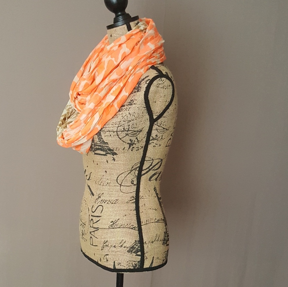Beautiful Infinity scarf new without tags - Picture 2 of 6