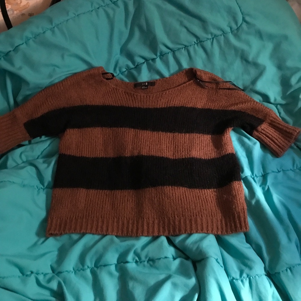 Short sleeve sweater