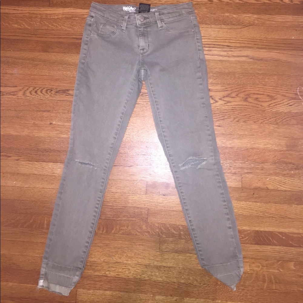 GREEN RIPPED JEANS