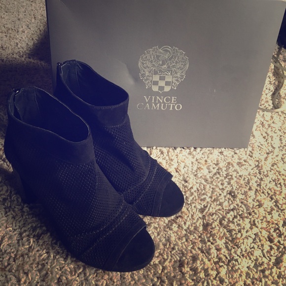 Gorgeous open toe "Cosima" heel by Vince Camuto - Picture 1 of 7