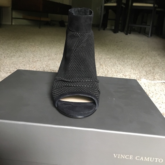 Gorgeous open toe "Cosima" heel by Vince Camuto - Picture 5 of 7