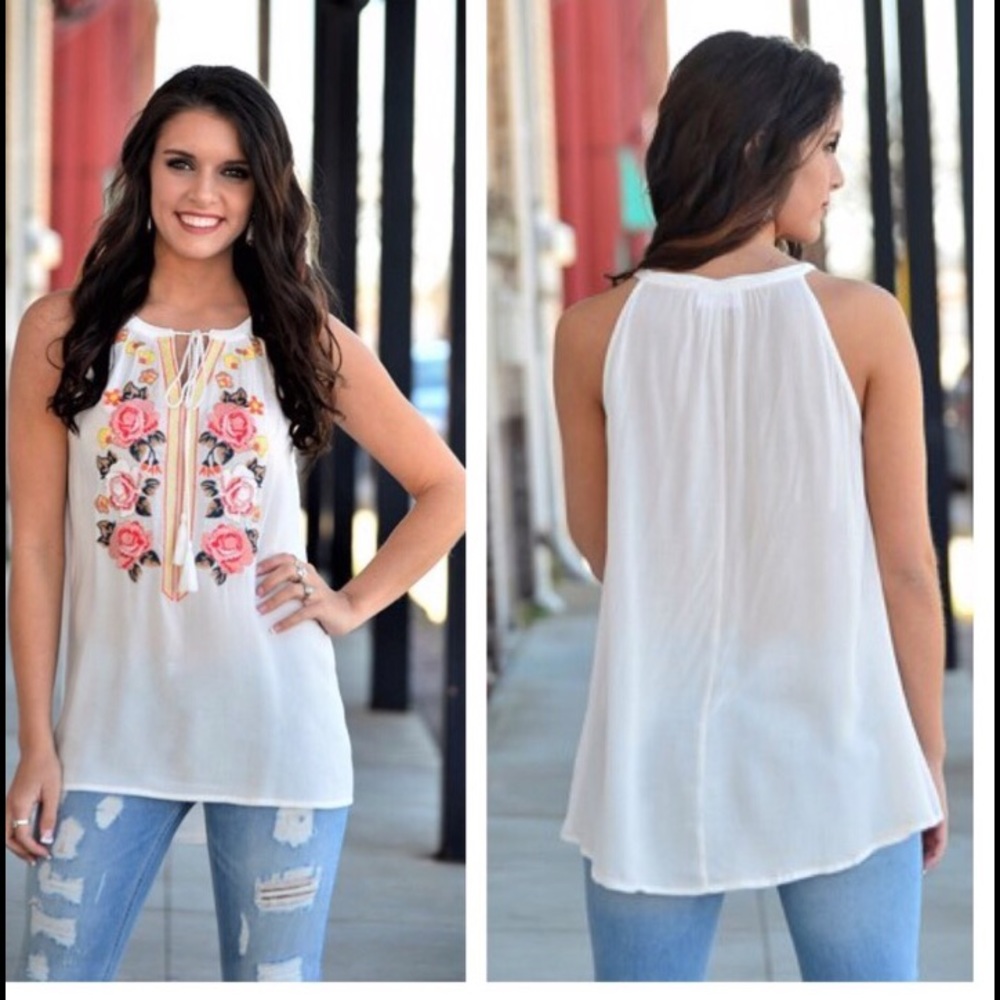 🎈FINAL SALE🎈Embroidered Halter Tunic - Picture 2 of 5