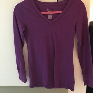 Long sleeve v-neck t-shirt