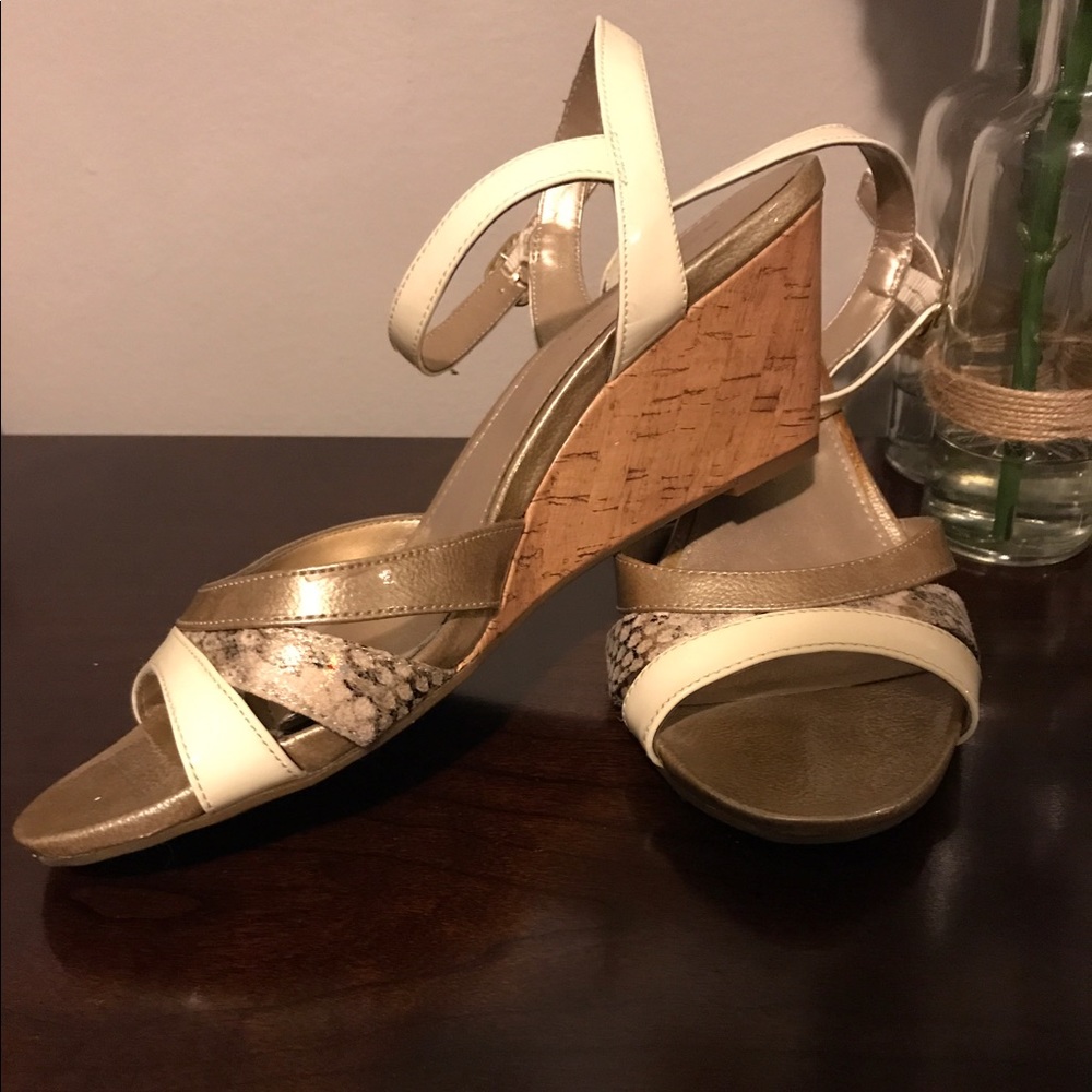 Bandolino wedge sandals