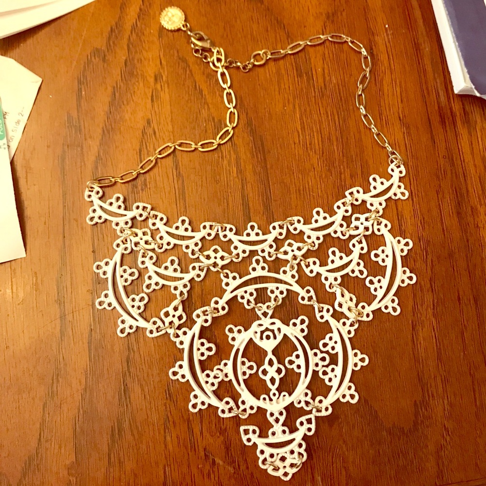 Jessica Simpson white lace like bib necklace