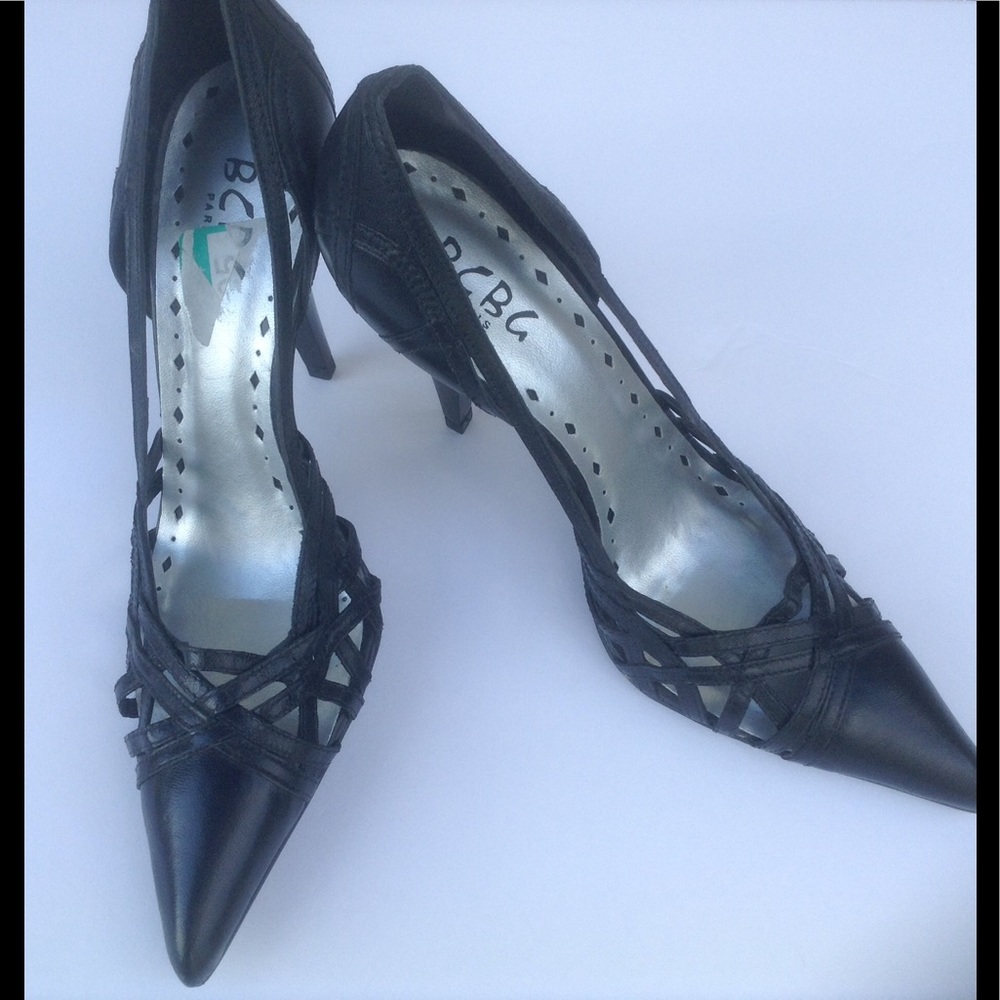 BCBG BLACK PUMPS