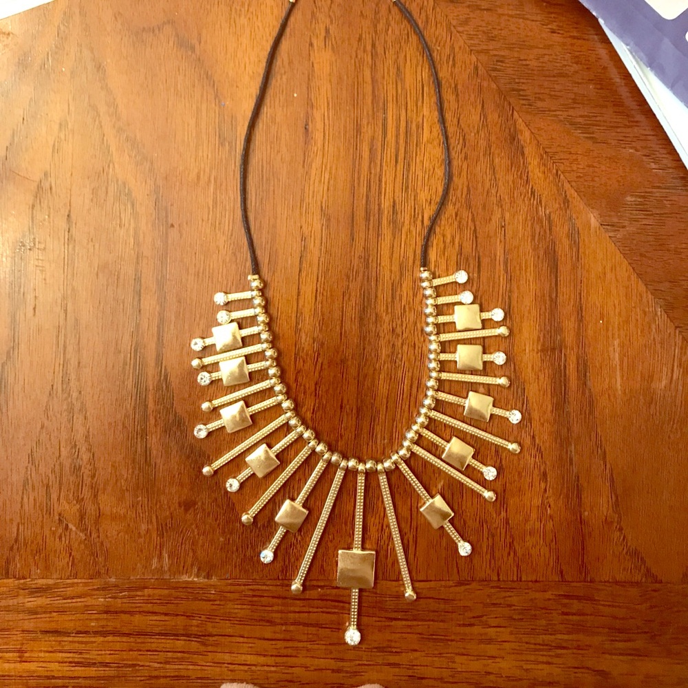 Trendy gold "tear drop" necklace
