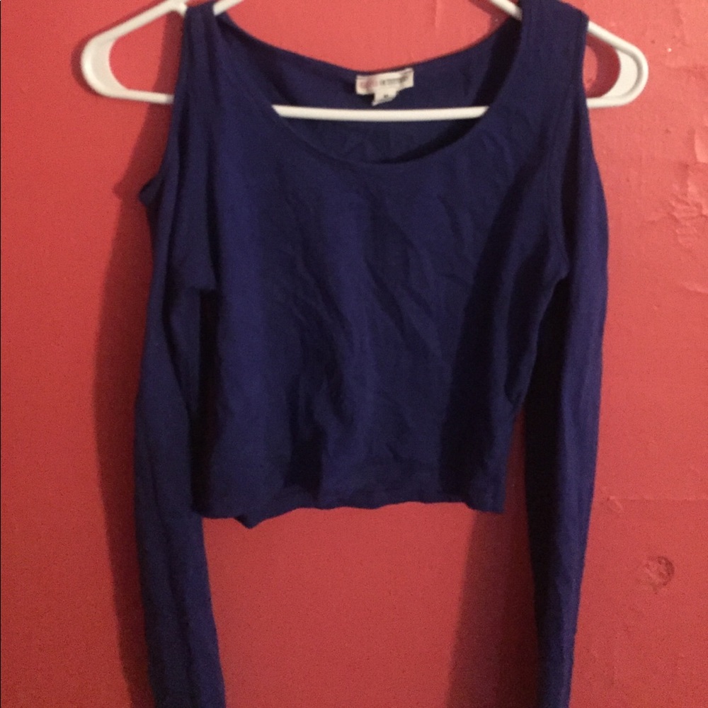 Cold shoulder crop top