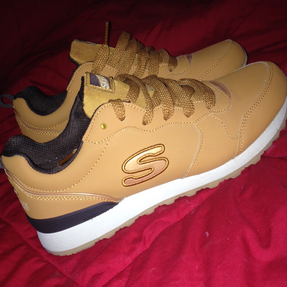Sketchers sneakers